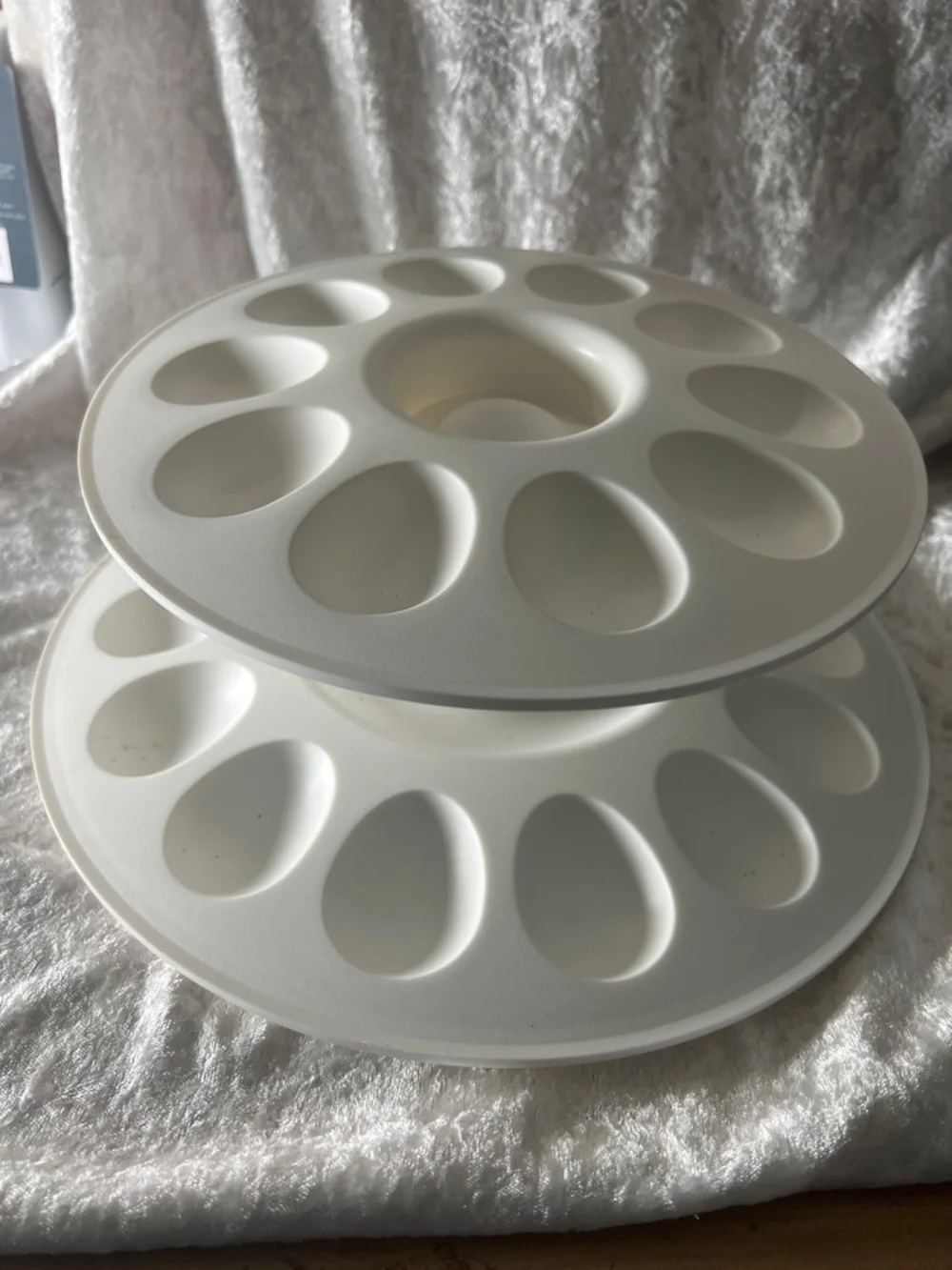 Tupperware White Egg Serving Tray Carousel